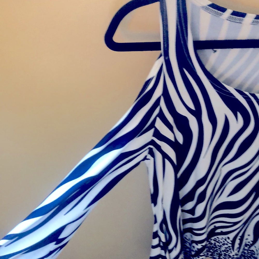 Cold shoulder top - Picture 2 of 4